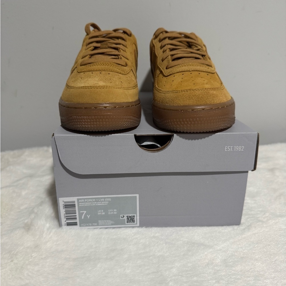 Nike Tan Sneakers Classic Suede Design - Picture 6 of 6